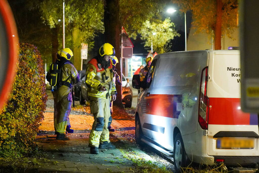 Brandweer controleert voertuig op brand