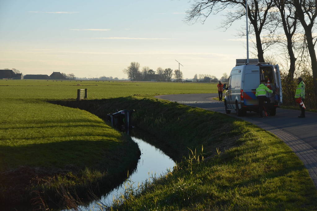 Persoon zwaargewond bij frontale botsing