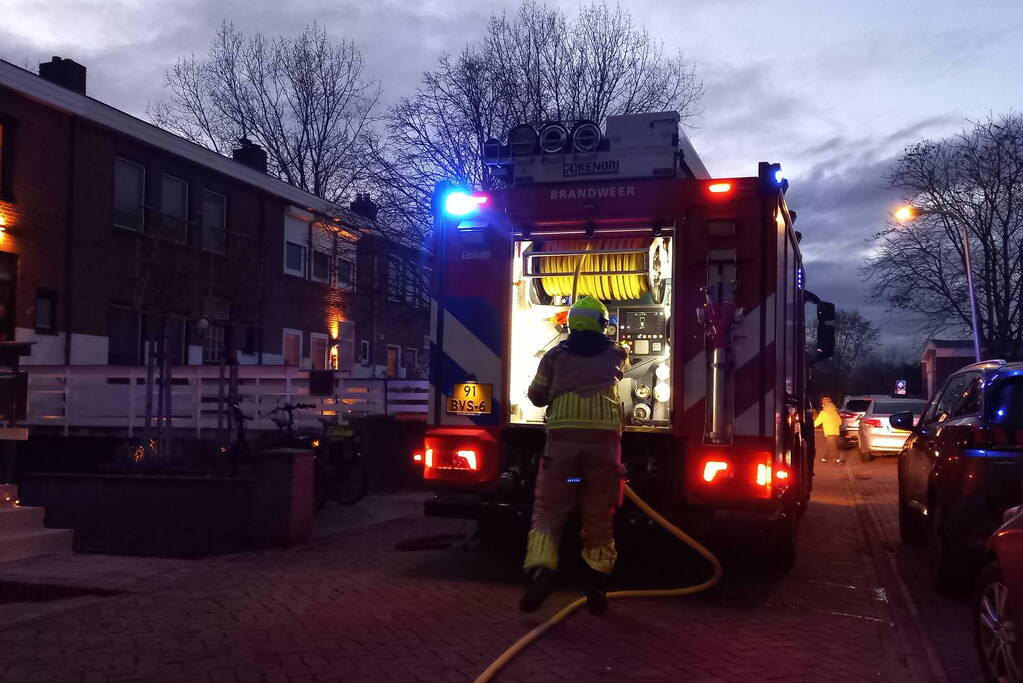 Brand in schuur snel onder controle