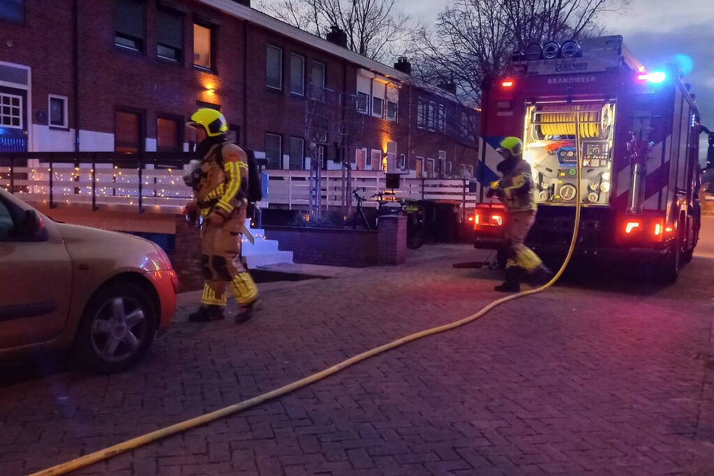 Brand in schuur snel onder controle