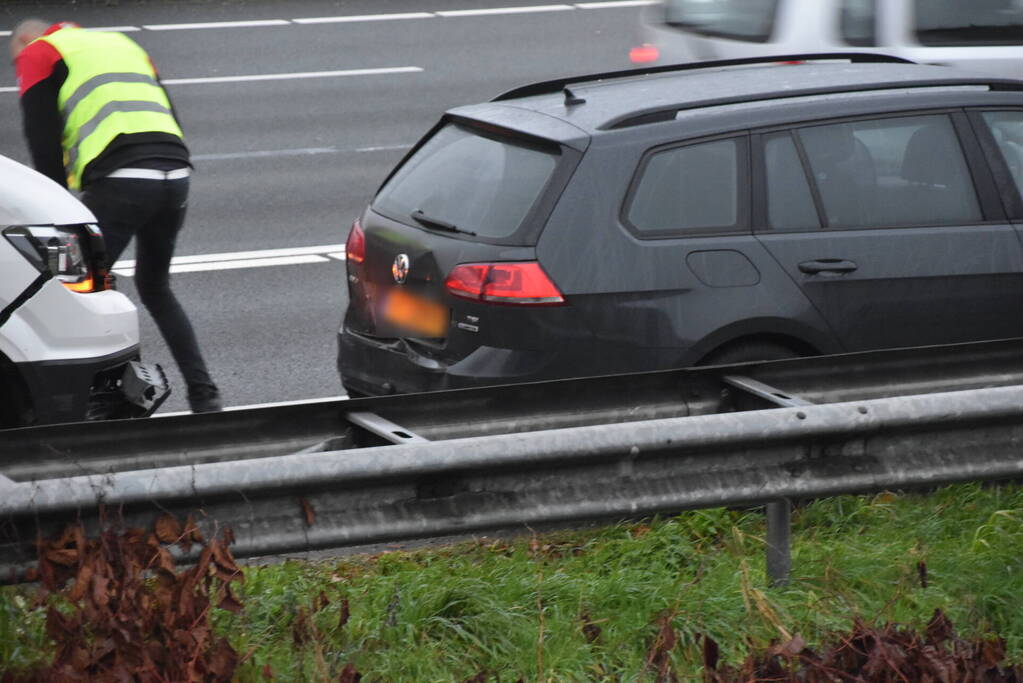 Schade bij ongeval tussen bestelbus en auto