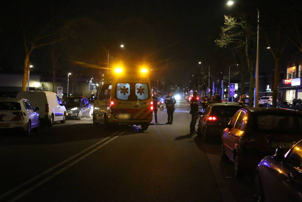 Schade na botsing tussen auto en bromfiets