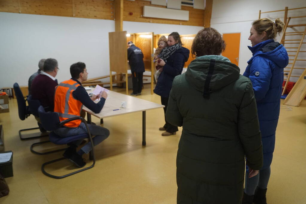 Stemmen en meteen kind naar school brengen