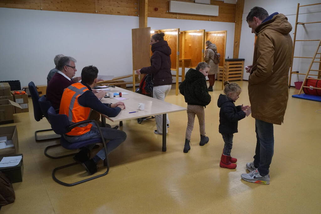 Stemmen en meteen kind naar school brengen