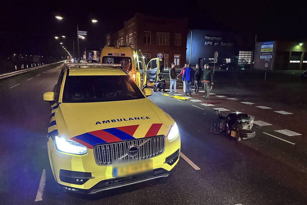 Brommerrijder ernstig gewond bij botsing met auto