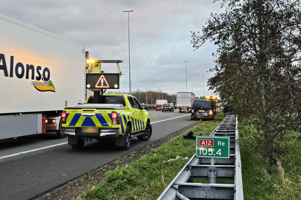 Fikse schade bij kop-staartbotsing tussen bestelbussen