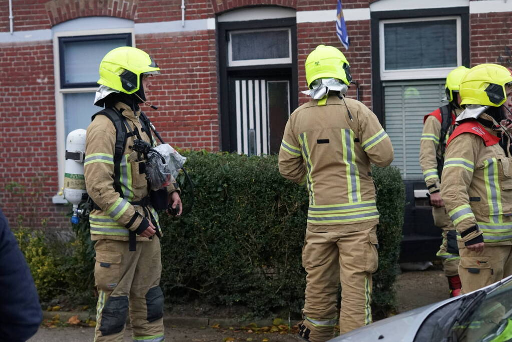 Brandweer doet onderzoek naar brandlucht