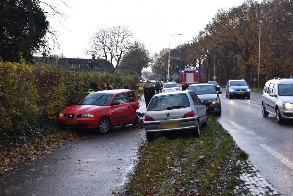 Veel schade bij aanrijding tussen twee voertuigen