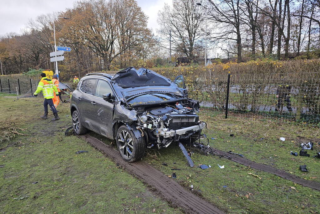 Veel schade bij aanrijding tussen twee voertuigen