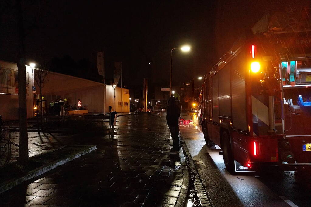 Zwembad ontruimd vanwege brand