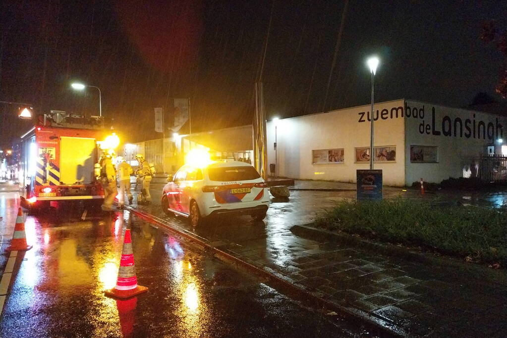 Zwembad ontruimd vanwege brand