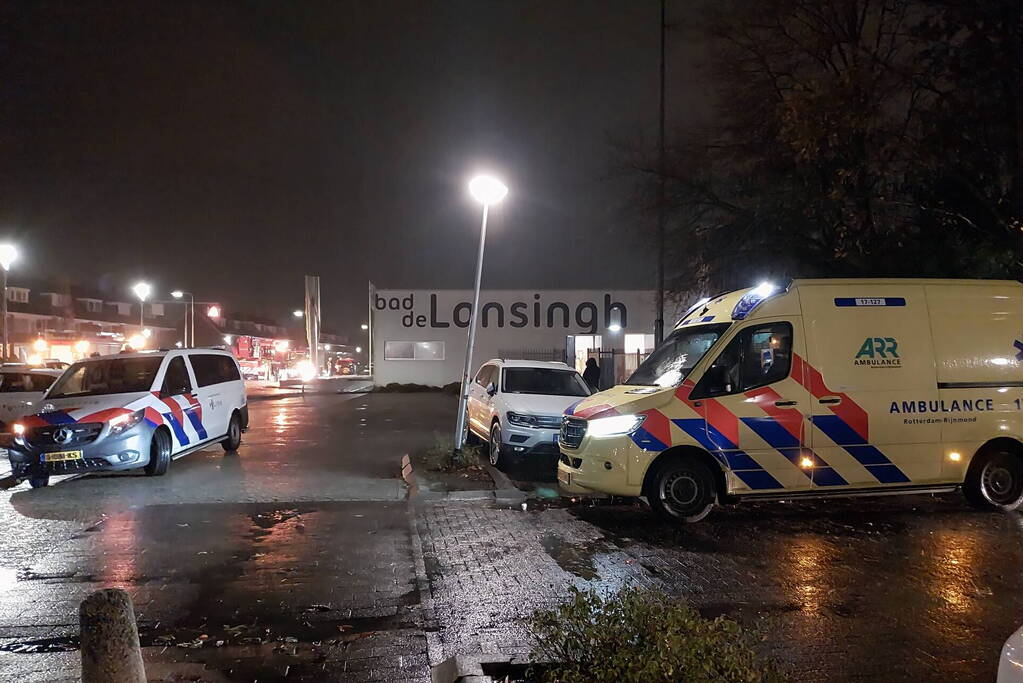 Zwembad ontruimd vanwege brand