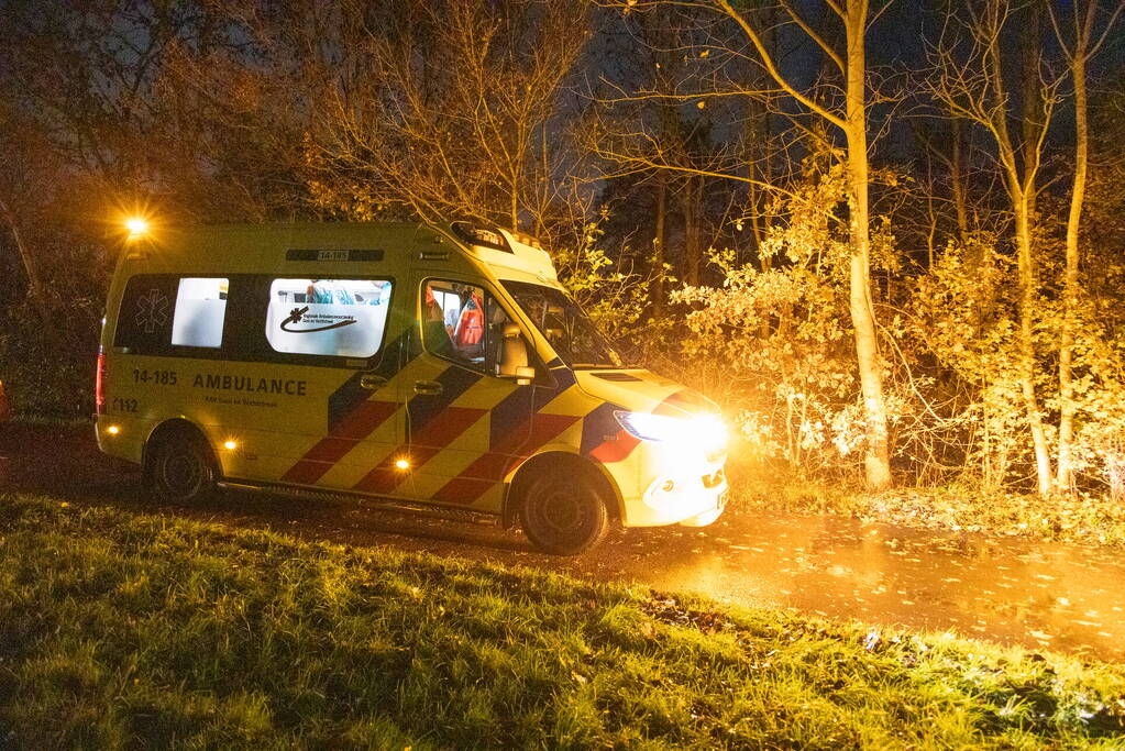 Scooterrijder gewond bij botsing met omgewaaide boom