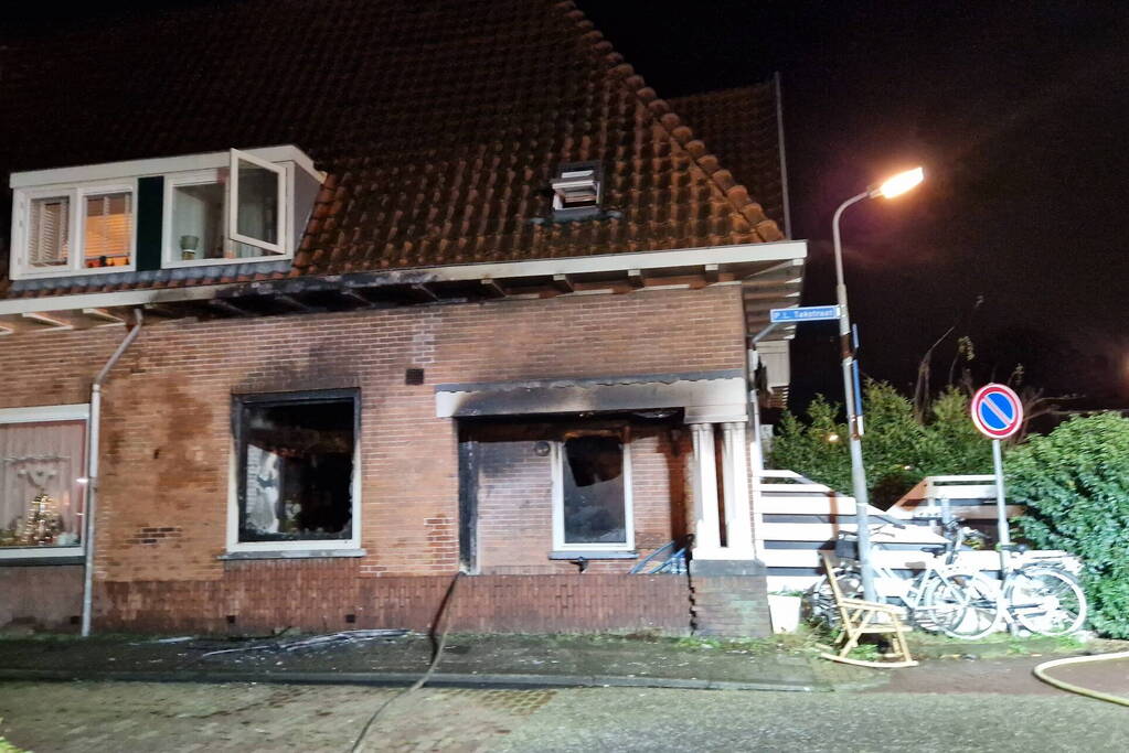 Flinke schade na hevige woningbrand