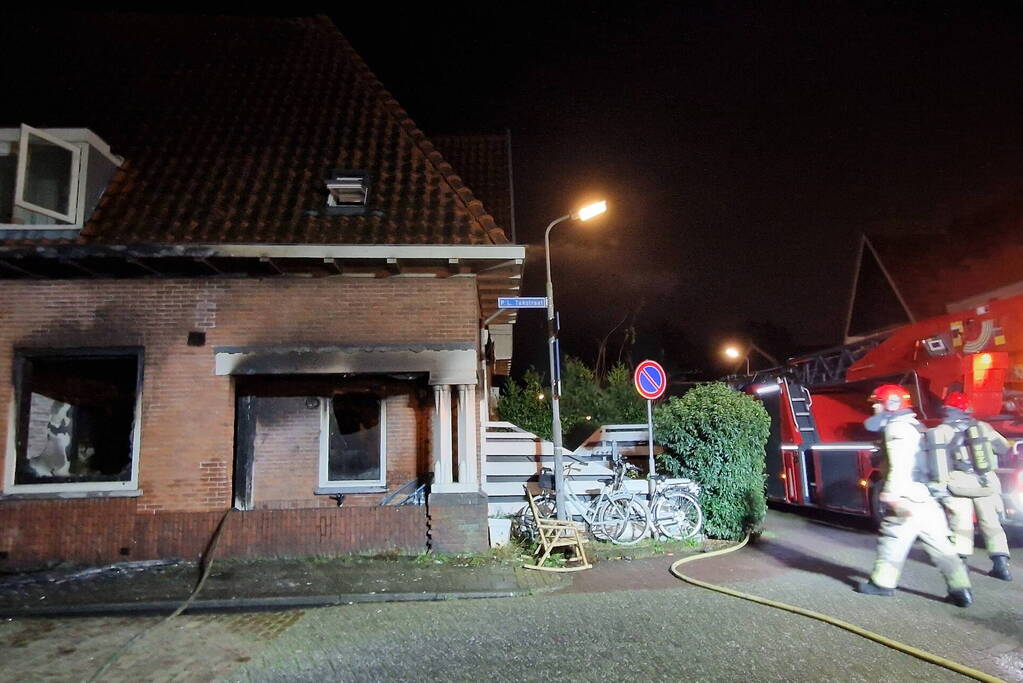 Flinke schade na hevige woningbrand