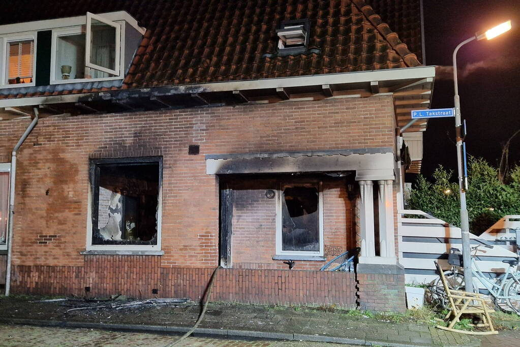 Flinke schade na hevige woningbrand