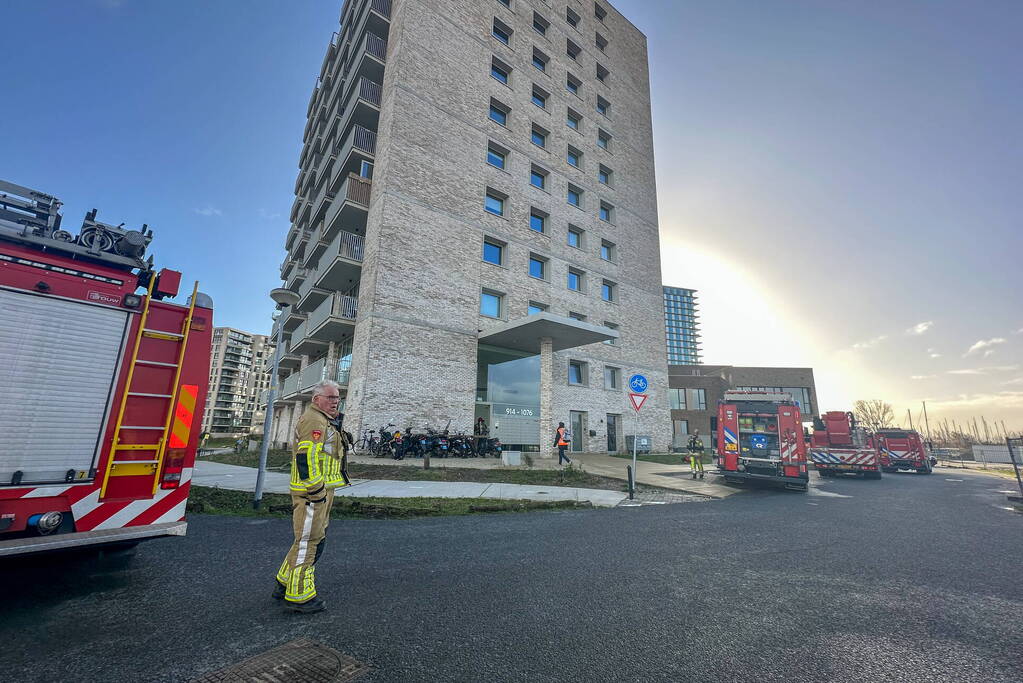 Flatgebouw deels ontruimd vanwege brand