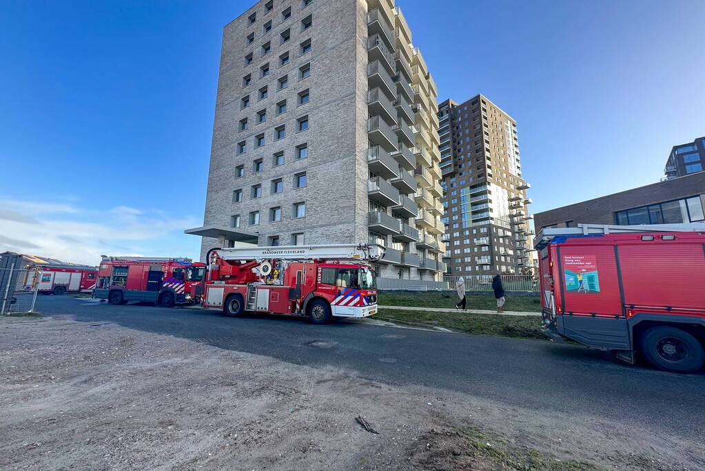 Flatgebouw deels ontruimd vanwege brand