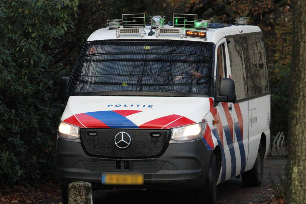 Veel politie aanwezig tijdens protest kick out zwarte piet bij intocht