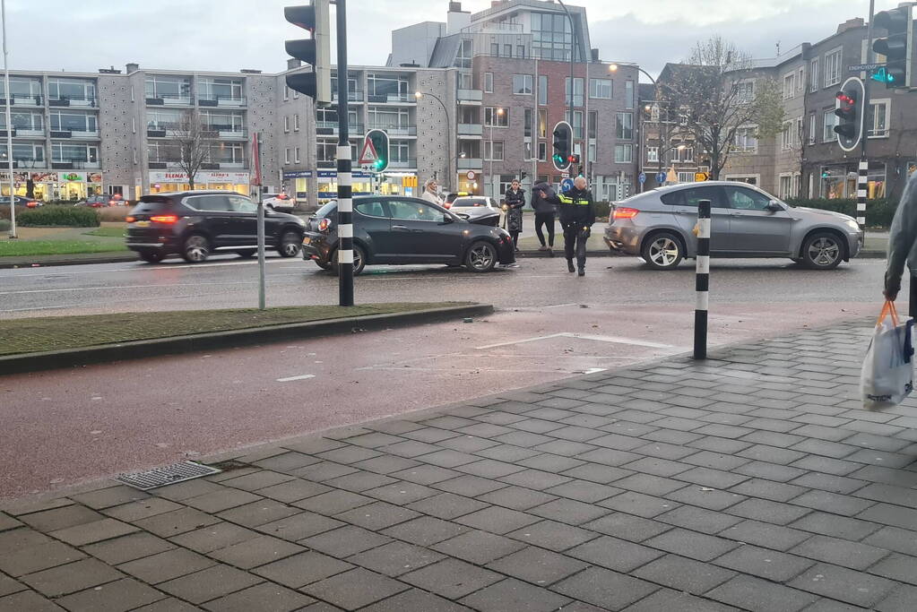 Schade bij flinke kop-staartbotsing