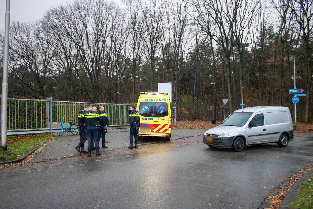 Fietser gewond bij aanrijding met bestelbus