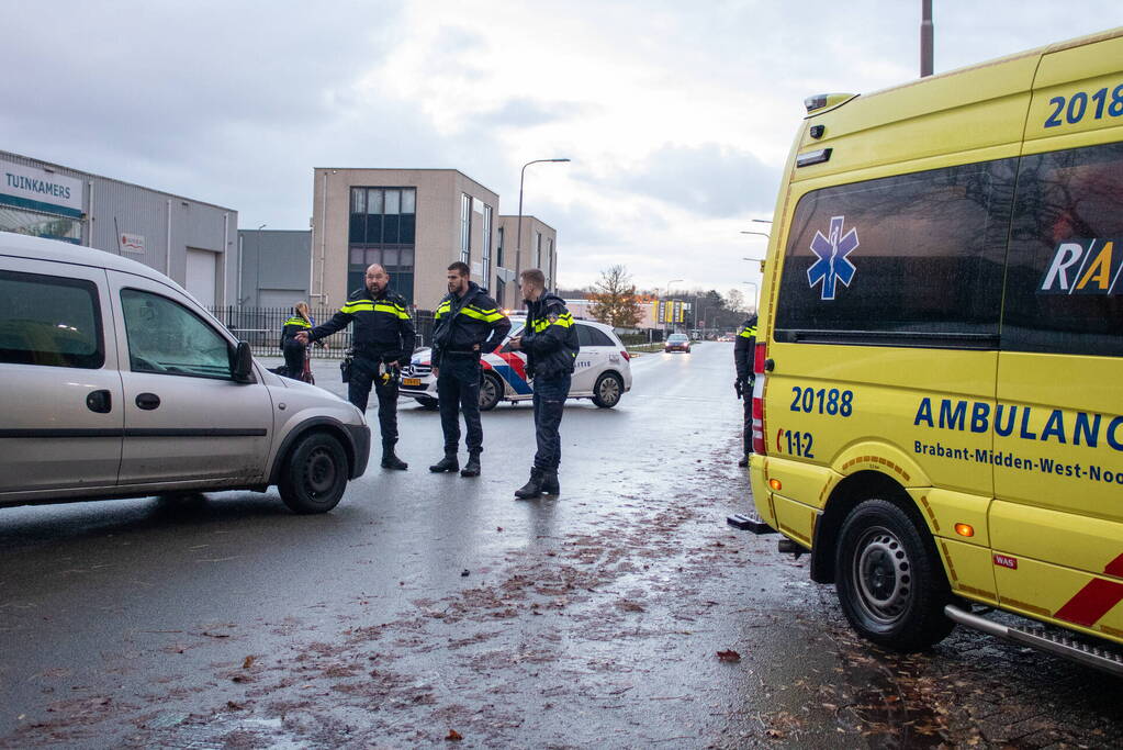 Fietser gewond bij aanrijding met bestelbus