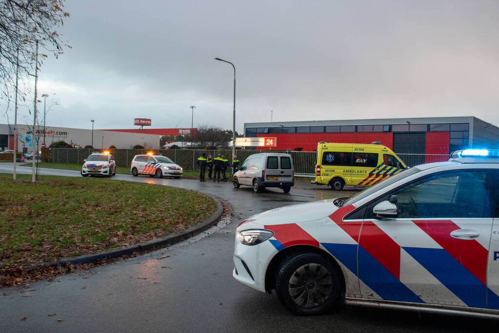 Fietser gewond bij aanrijding met bestelbus