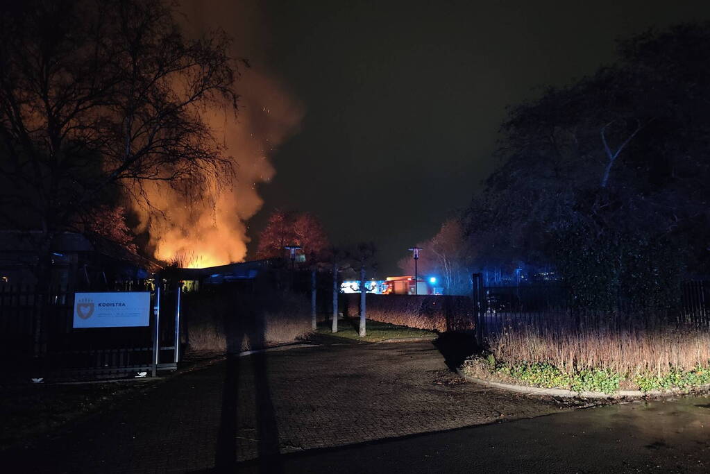 Boot volledig verwoest door uitslaande brand