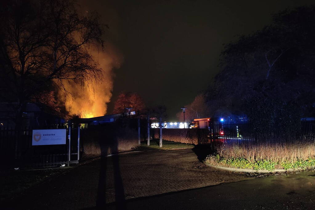 Boot volledig verwoest door uitslaande brand