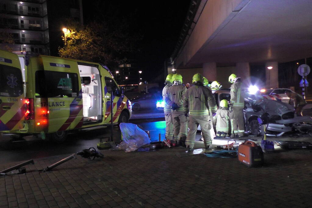 Twee gewonden bij ernstig ongeval recht voor brandweerkazerne