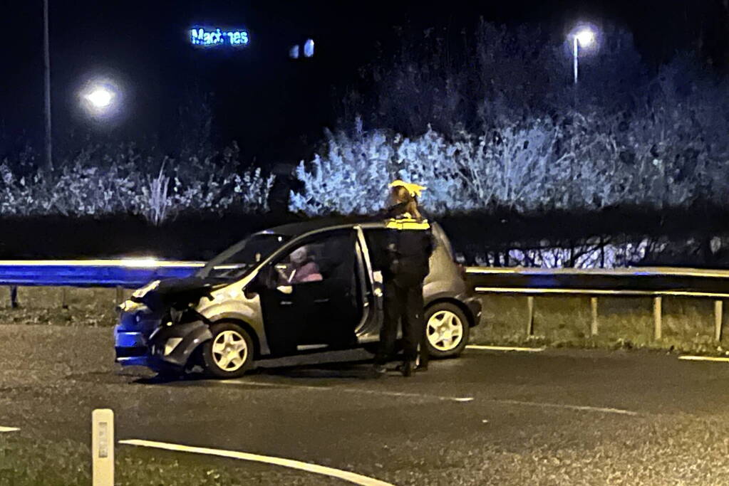 Automobilist raakt van de weg