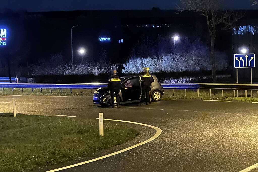 Automobilist raakt van de weg