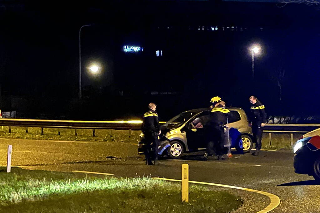 Automobilist raakt van de weg