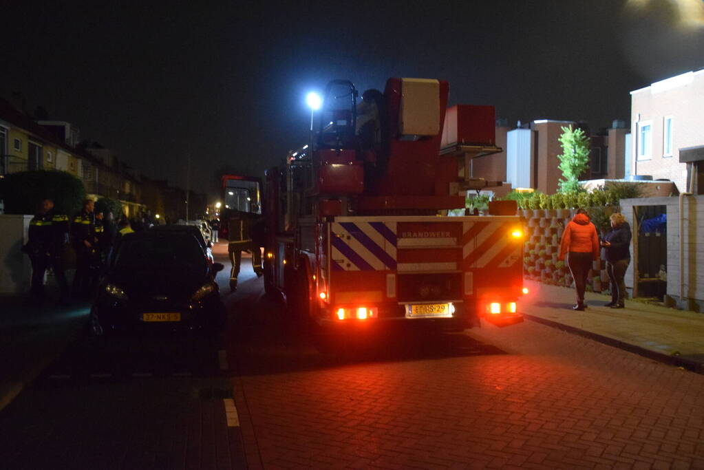 Brandweer controleert schoorsteen op brand