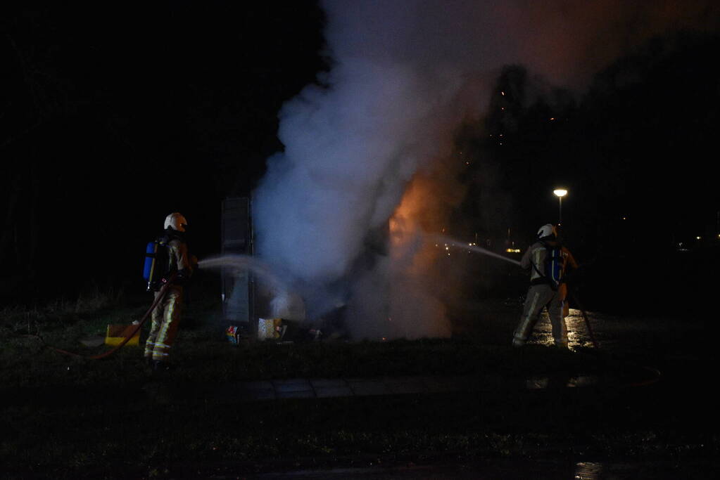 Flinke brand in grote container