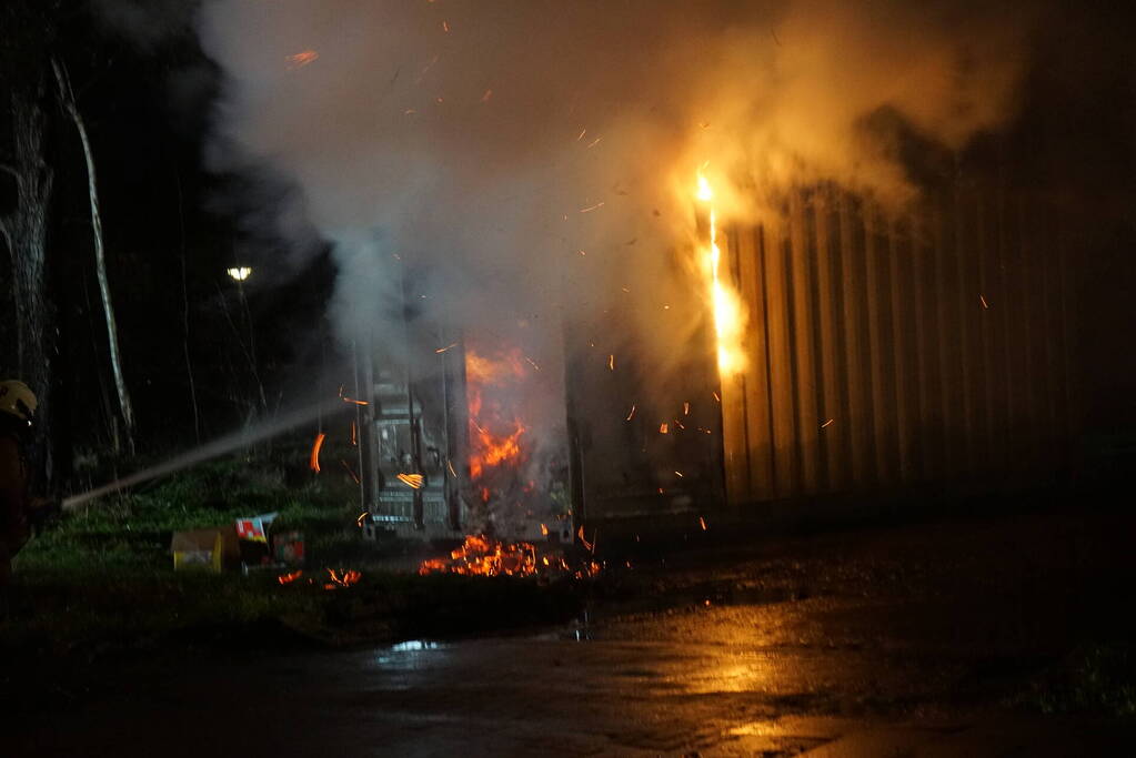 Flinke brand in grote container