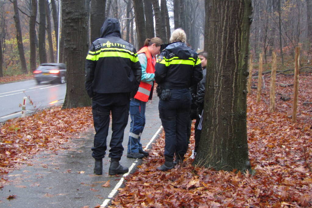 Twee fietsers onderuit op fietspad