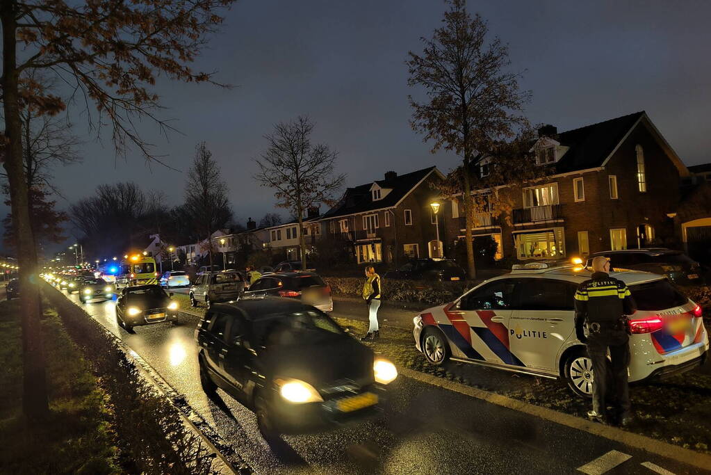 Schade bij kop-staartbotsing drie voertuigen