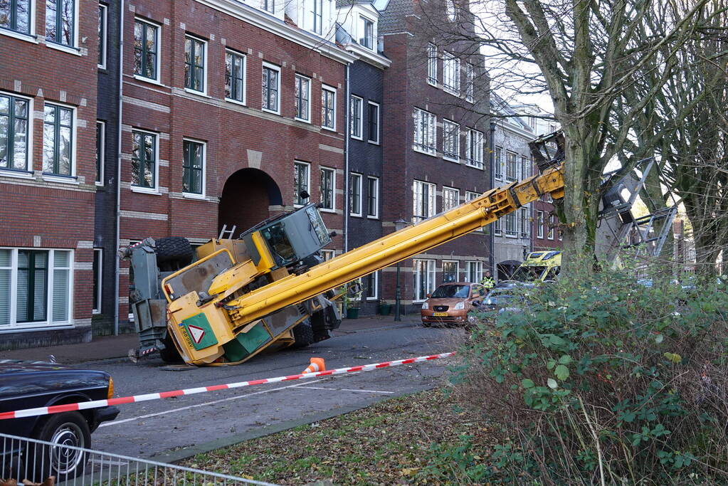 Verreiker valt om een persoon zwaargewond