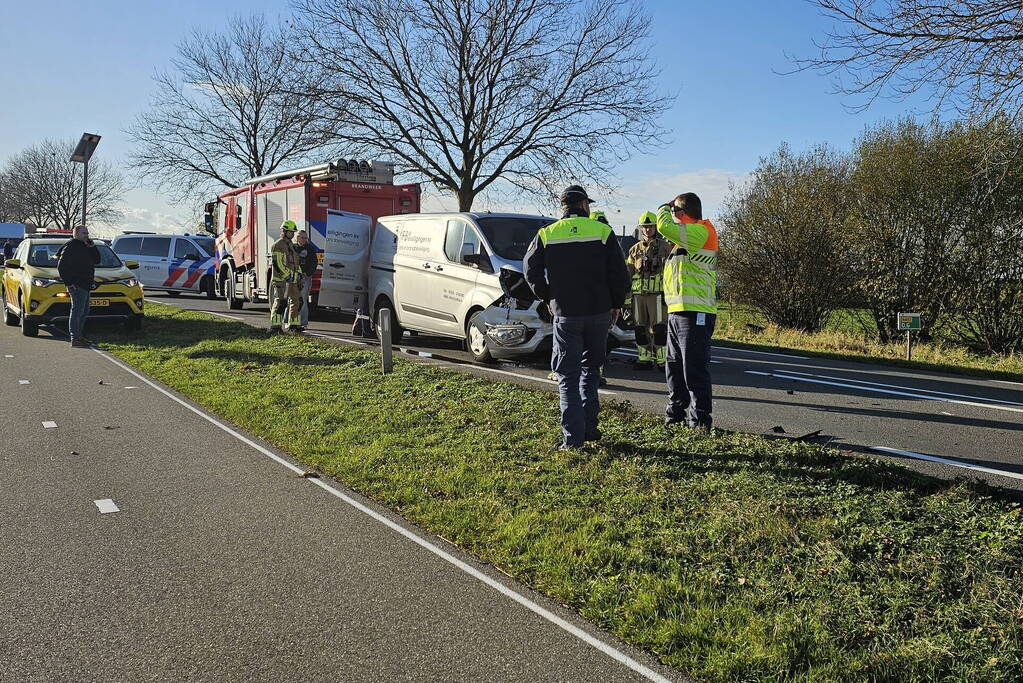 Veel schade bij kop-staartbotsing tussen vier voertuigen