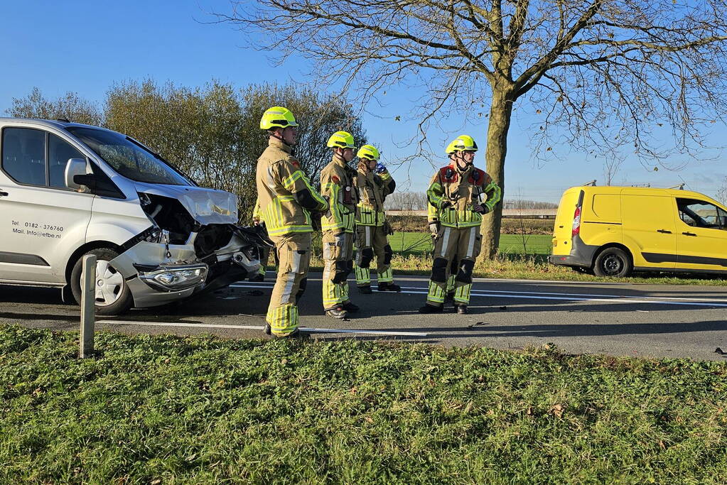 Veel schade bij kop-staartbotsing tussen vier voertuigen