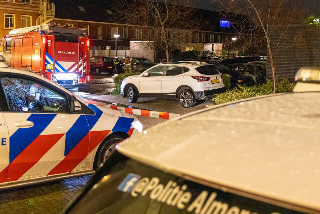 Straat afgezet vanwege autobrand