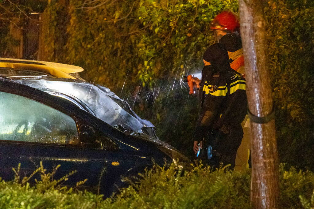 Straat afgezet vanwege autobrand