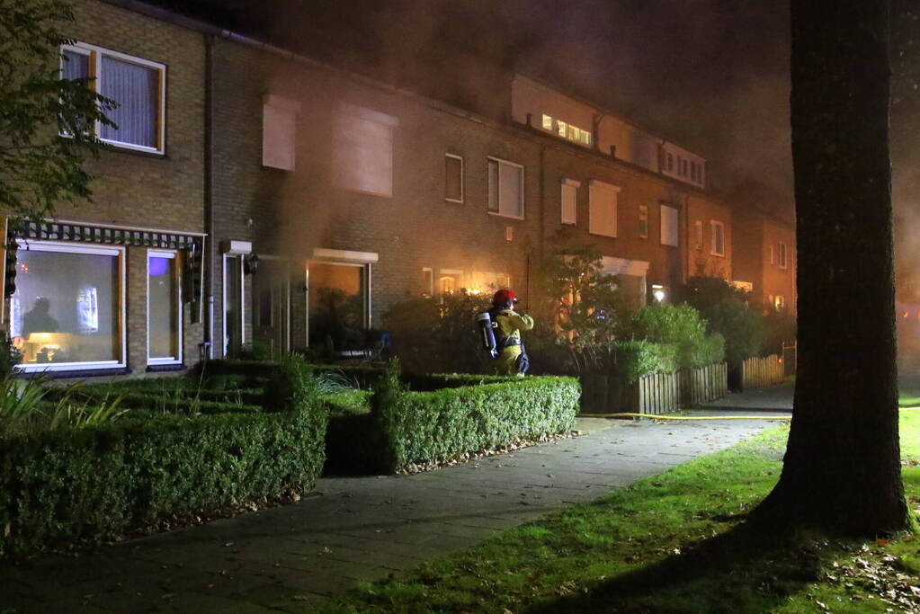 Hevige rookontwikkeling bij brand in woning