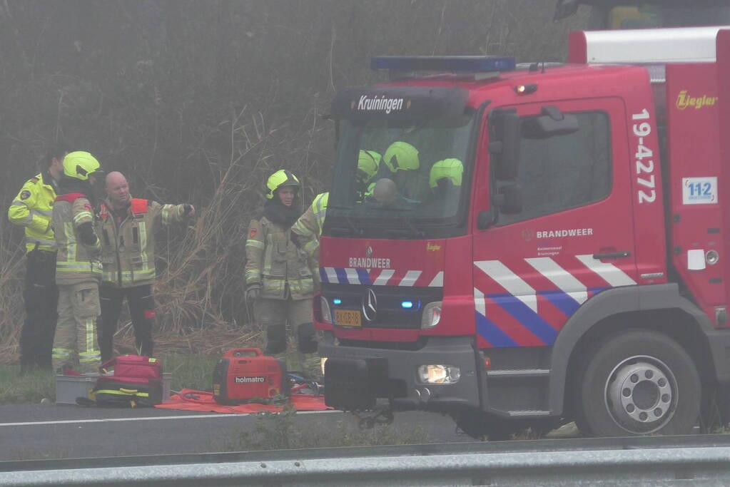 Chauffeur bevrijdt door brandweer bij botsing tussen vrachtwagens