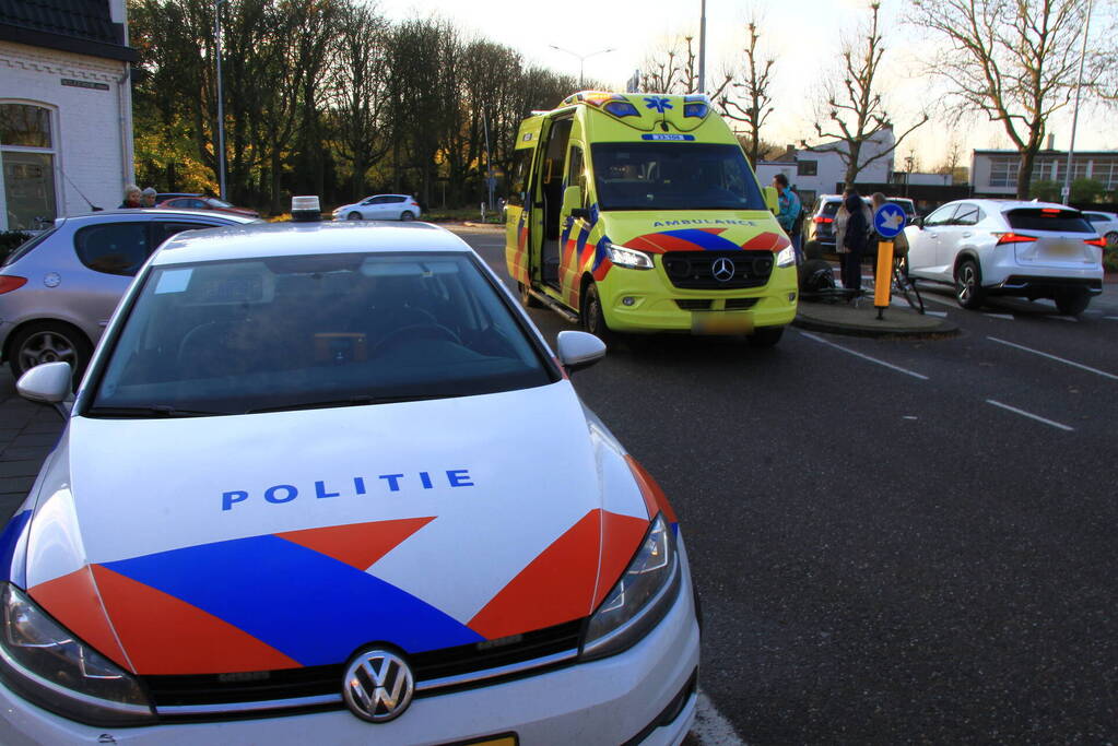 Fietser aangereden door auto