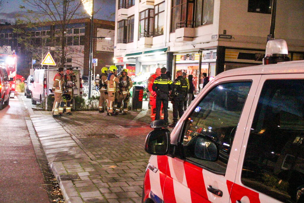 Twee aanhoudingen na chemische lucht in woning, mogelijke drugslab aanwezig