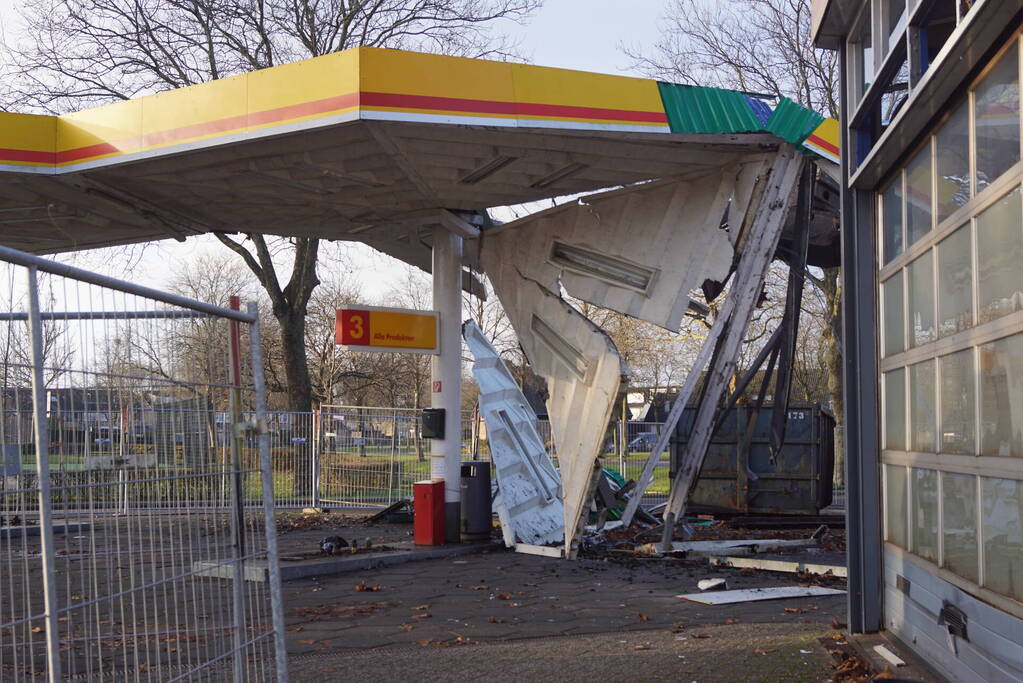 Tankstation wordt gesloopt om plaats te maken voor supermarkt