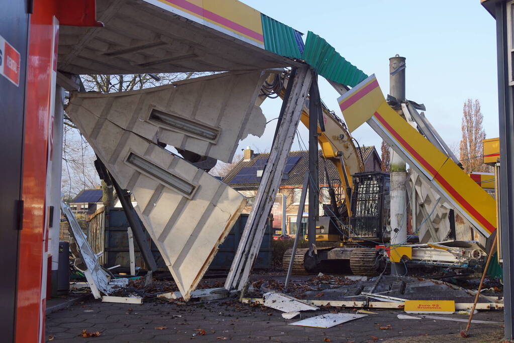 Tankstation wordt gesloopt om plaats te maken voor supermarkt