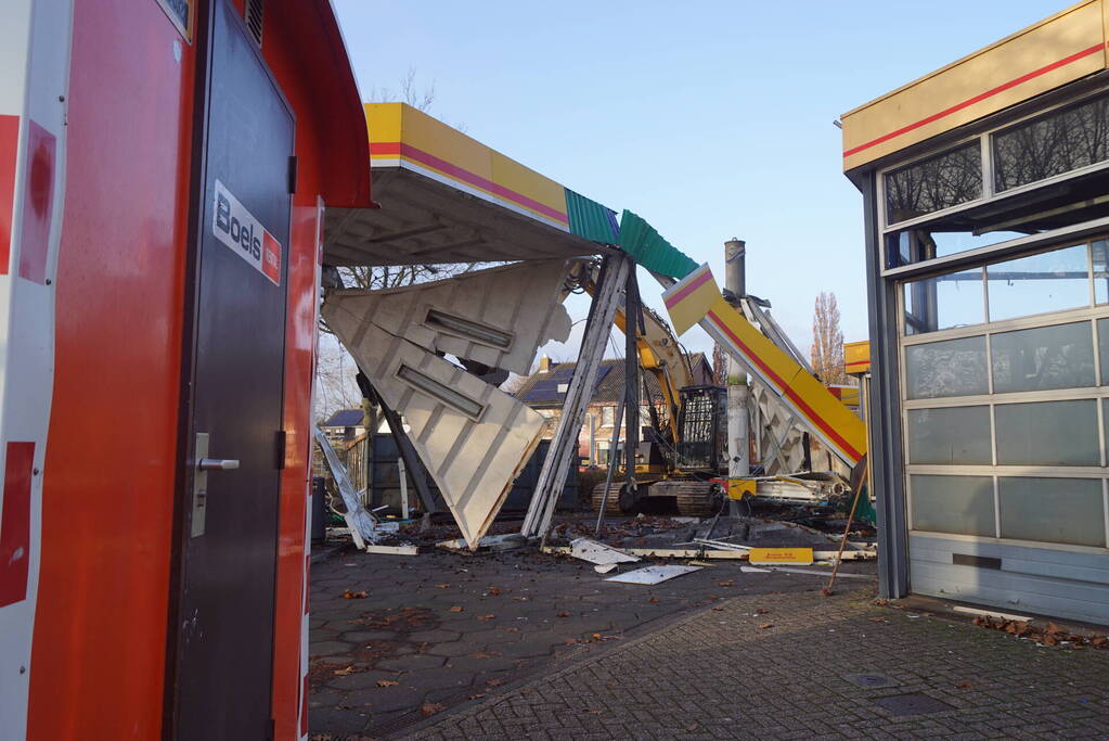 Tankstation wordt gesloopt om plaats te maken voor supermarkt